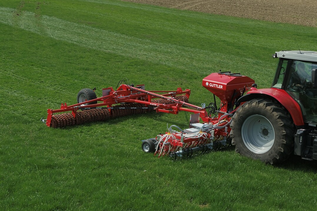 Mit der neuen Zinkensaat f�r die Gr�nlandnachsaat bietet G�ttler eine Alternative in der Gr�nlandpflege an.