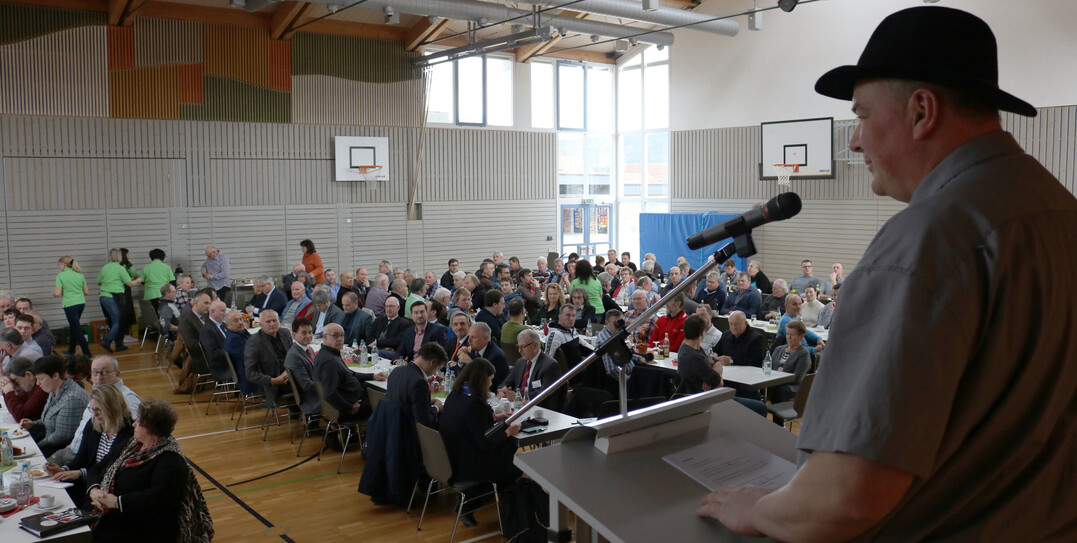 Ein volles Haus konnte Kreisvorsitzender Manfred Haas in der Dietinger Graf-Gerold-Halle begrüßen.