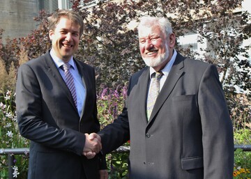 Der neue und der alte Vorsitzendes des Bundesverbandes: Henner Sch�necke (l.) und G�nther Scheper.