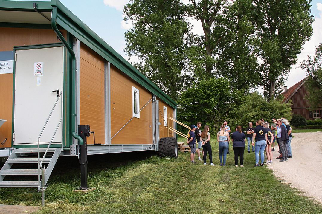 Die Studierenden der HfWU stellten schon dem Oberboihinger Gemeinderat ihr Praxisprojekt "Gl�cksh�hnchen" vor.