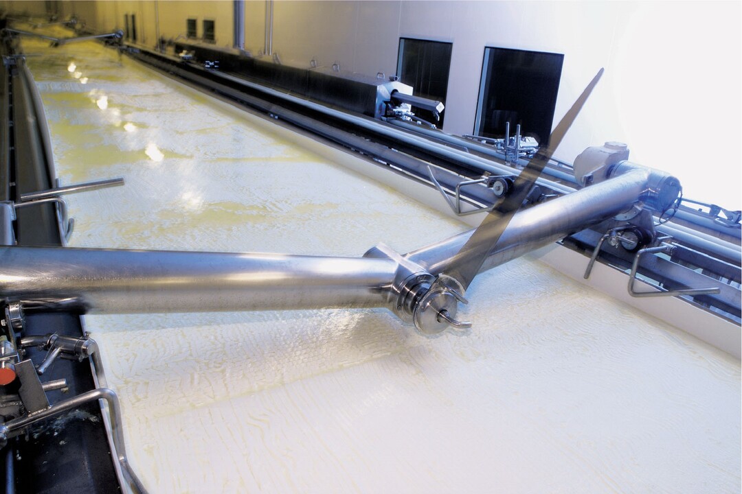 Wei�k�seproduktion im Hochland-Werk in Schongau