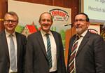 Zeigten sich mit dem Ergebnis 2014 der Hohenloher Molkerei zufrieden: v. l. Geschäftsführender Vorstand Martin Boschet, Vorstandsvorsitzender Manfred Olbrich und der Vorsitzende des Aufsichtsrats Hieronymus Zwick bei der Generalversammlung in Schwäbisch Hall.