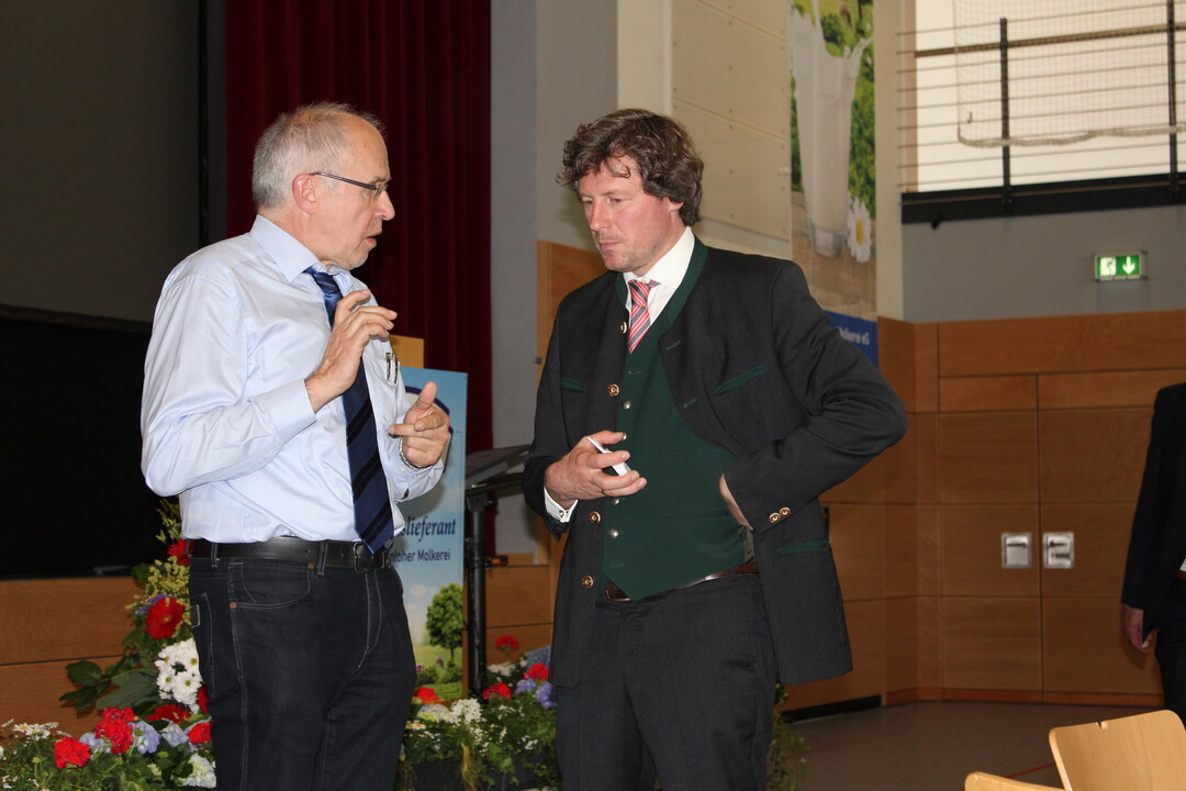 Fachgespr�che in der Mittagspause, im Bild Richard Riester, LEL Schw�bisch Gem�nd und Dr. Johannes Holzner, Hochschule Triesdorf. 