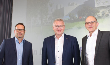 Stringentes Kostenmanagement und hohe Produktpreise haben maßgeblich zum Erfolg der Hohenloher Molkerei beigetragen. V. l. n. r.: Aufsichtsratsvorsitzender Ralf Klenk, geschäftsführender Vorstand Martin Boschet und der Vorstandsvorsitzende Manfred Olbrich.