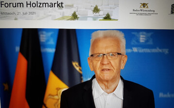 "Der Holzbau hat für die Landesregierung eine hohe Priorität", meinte Ministerpräsident Winfried Kretschmann im Grußwort im Online-Forum zum Holzmarkt.