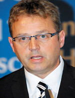 „Die Krise überwinden und Zukunft gestalten: Das beschäftigt uns gerade alle. Wir sind in einer historisch einmalig schwierigen Situation“, meinte Dr. Albert Hortmann-Scholten gegenüber den rund 200 Teilnehmern im Live-Chat.