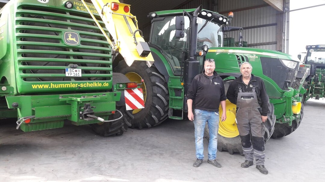 Kurt Schelkle (l.) und Klaus Hummler, die beiden Gesch�ftsf�hrer der Hummler-Schelkle GmbH, m�ssen ihr Firmengel�nde k�nftig einz�unen, um den Maschinenpark besser zu sch�tzen.  