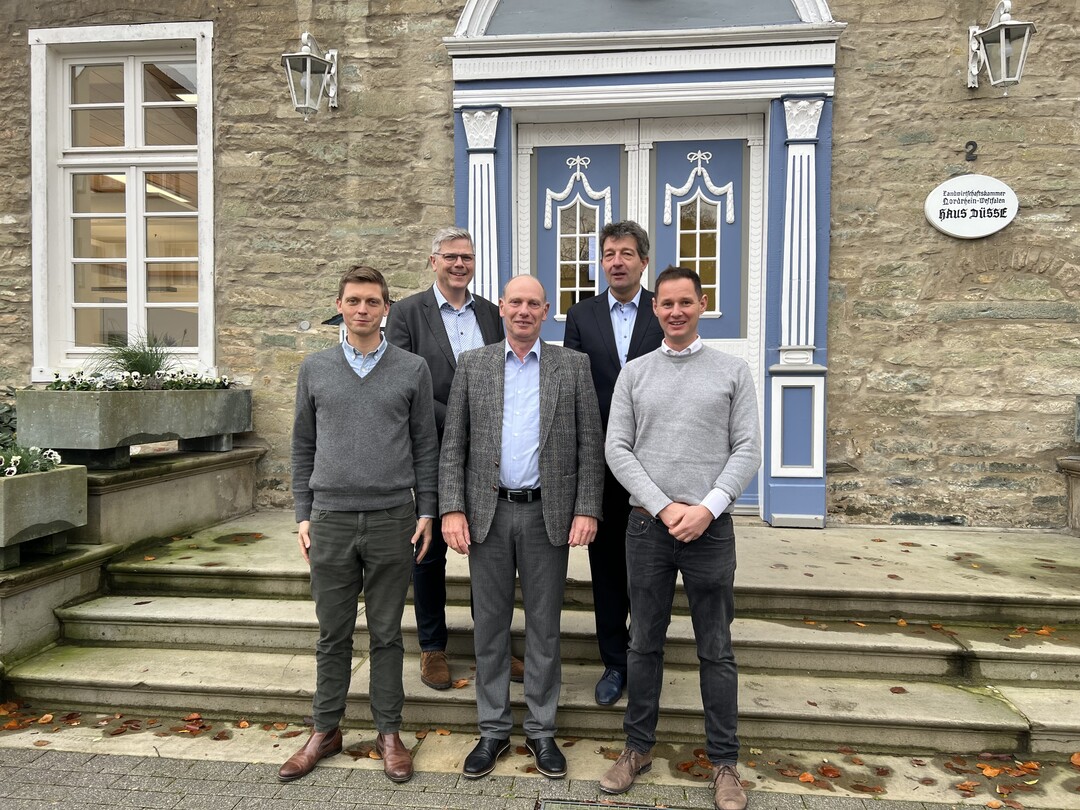 Der Vorstand des GWV NRW (v.l.): Antonius Diekmann, Hans Rühmling, Heinrich Bußmann, Burkhard Brinkschulte und Dr. Simon W. Schlüter. Es fehlen Thomas Determeyer, Marco Hennes und Matthias Meckmann.