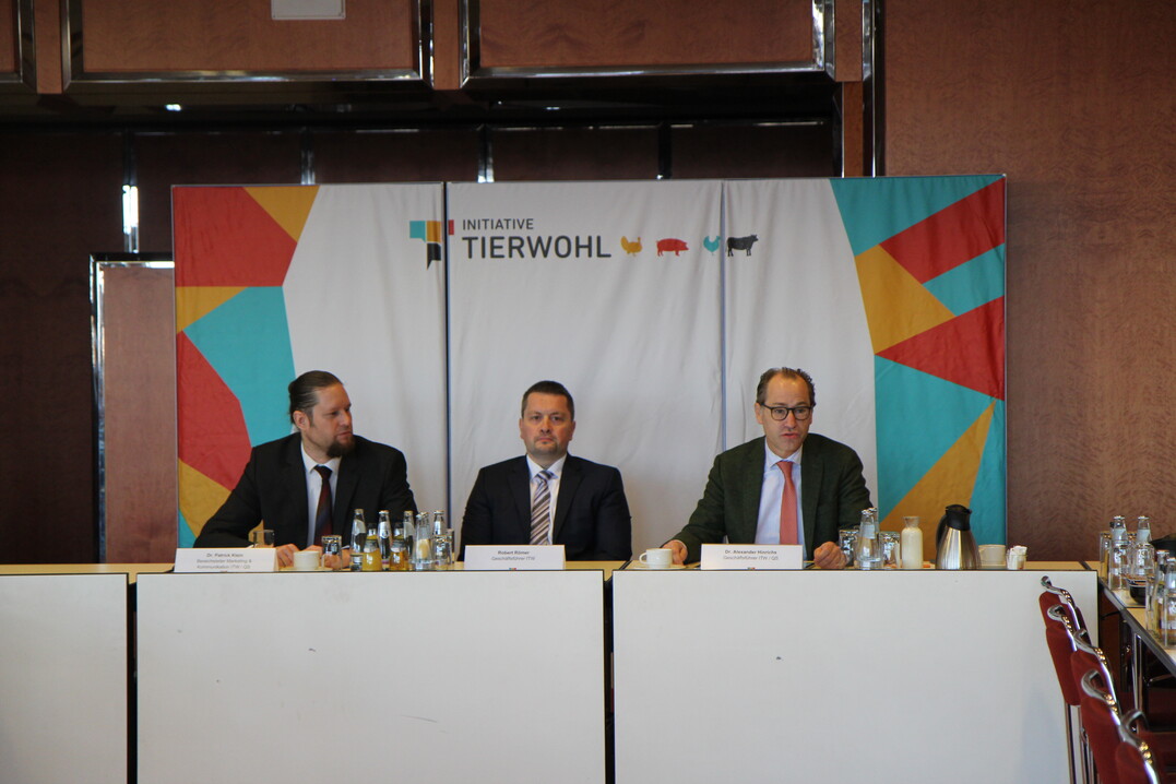 Dr. Patrick Klein, Bereichsleiter Marketing ITW, Robert R�mer, ITW-Gesch�ftsf�hrer und Dr. Alexander Hinrichs, Gesch�ftsf�hrer ITW/QS (v. l.) standen im Rahmen des Pressefr�hst�cks am 19. Januar 2023 Journalisten Rede und Antwort.