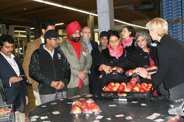 Schon im Jahr 2015 war eine indische Delegation zu Gast bei der BayWa in Kressbronn, um sich �ber Produktions- und Lagerbedingungen von deutschen �pfeln zu informieren.&nbsp;