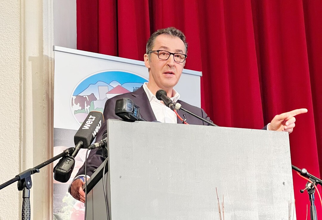 Vor rund 700 Zuh�rern betonte �zdemir seinen Einsatz gegen die aktuellen Beschl�sse.