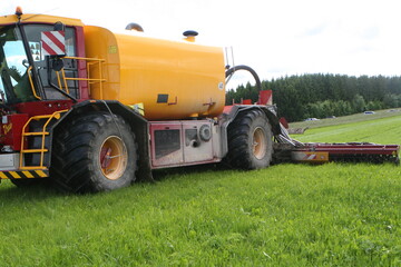 Ein neues DLG-Merkblatt informiert �ber die D�ngung von Wiesen und Weiden gem�� der neuen D�ngeverordnung. 