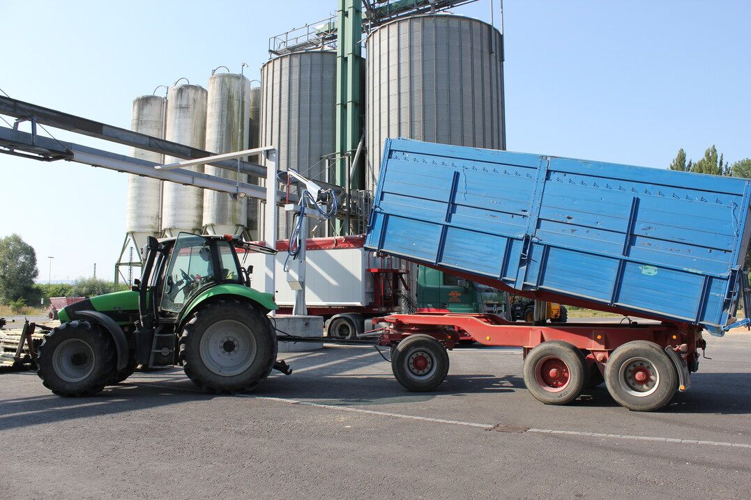 In der Agrarlogistik gibt es dieses Jahr mit Blick auf die Ukraine jede Menge Engp�sse. "Es m�ssen schnell effektive Solidarit�tskorridore geschaffen werden, um den massiven Einbr�chen in der landwirtschaftlichen Produktion in der Ukraine entgegenzuwirken", fordert der Agrarhandel e.V.