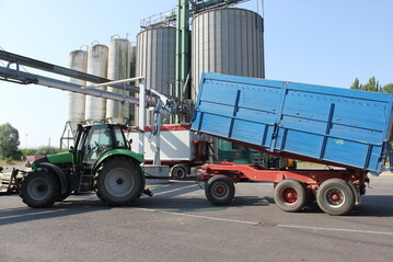 In der Agrarlogistik gibt es dieses Jahr mit Blick auf die Ukraine jede Menge Engp�sse. "Es m�ssen schnell effektive Solidarit�tskorridore geschaffen werden, um den massiven Einbr�chen in der landwirtschaftlichen Produktion in der Ukraine entgegenzuwirken", fordert der Agrarhandel e.V.