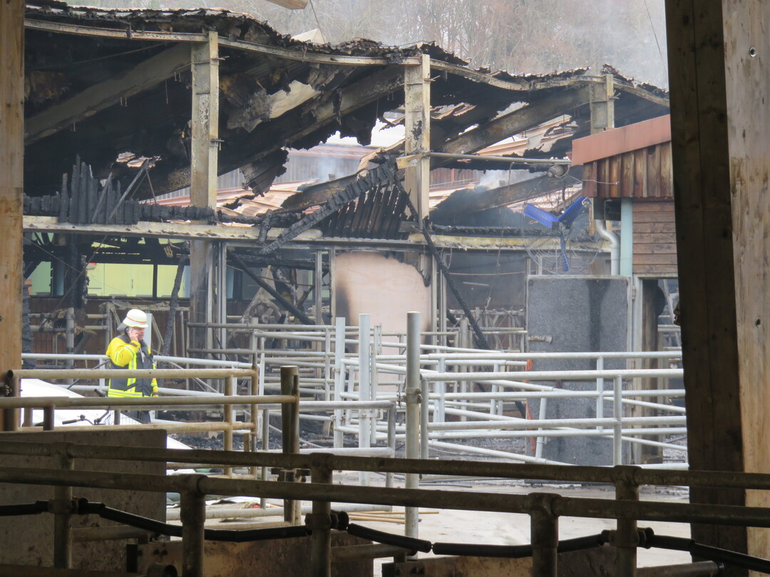 Nur noch rauchende Tr�mmer.