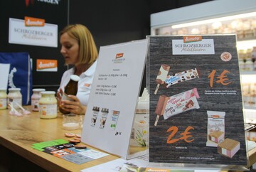 Die Molkerei Schrozberg hatte mit Eis und Joghurt die richtigen Milchprodukte fürs Stuttgarter Publikum.