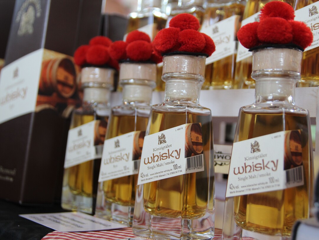 Erfolgreich integriert: Whisky mit Schwarzw�lder Bollenhut aus dem Kinzigtal.