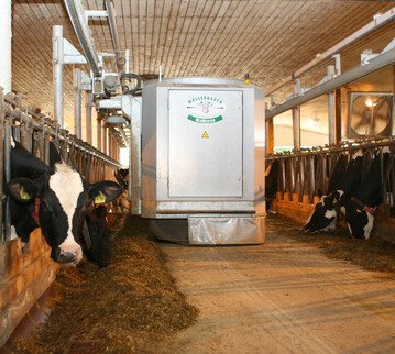 Wie von Geisterhand: F�tterungsroboter versorgen K�he rund um die Uhr.