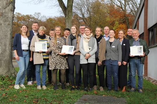 Referenten und Vertreter der Praxisbetriebe trafen sich am 22. November 2023 zur Abschlussveranstaltung des MuD Projekts #Pute@Praxis auf Haus D�sse.