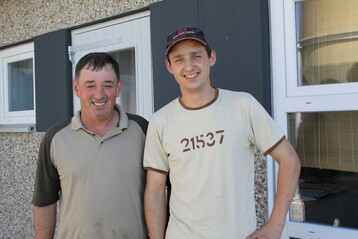 Daniel Carle (re.) aus dem hohenlohischen Tiefensall ist einer der Redner auf den beiden German Genetic/SZV-ZEG-Fachtagungen in Unterm�nkheim und Ehingen. Er spricht �ber seine praktischen Erfahrungen, die sein Vater und er bei der Erweiterung ihres Ferkelerzeugerbetriebes gemacht haben. 