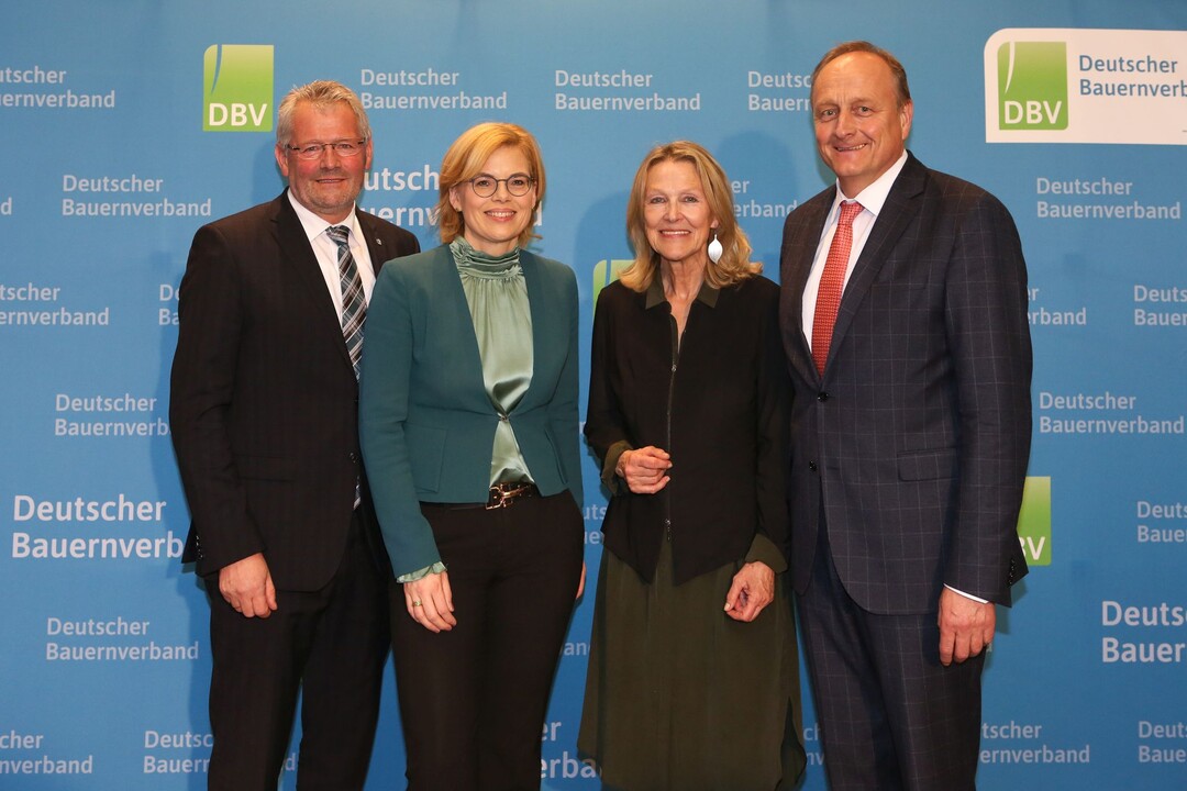 v.l. Alois Gerig, MdB, CDU, Bundeslandwirtschaftsministerin Julia Kl�ckner, Sylvia Kotting-Uhl, MdB, B�ndnis90/DieGr�nen, DBV-Pr�sident Joachim Rukwied