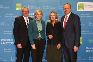 v.l. Alois Gerig, MdB, CDU, Bundeslandwirtschaftsministerin Julia Kl�ckner, Sylvia Kotting-Uhl, MdB, B�ndnis90/DieGr�nen, DBV-Pr�sident Joachim Rukwied