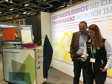 Neues Gefl�gelMobil mit 360-Grad-Rundumblick in Gefl�gelst�lle auf dem Erlebnisbauerhof der IGW zu erleben.