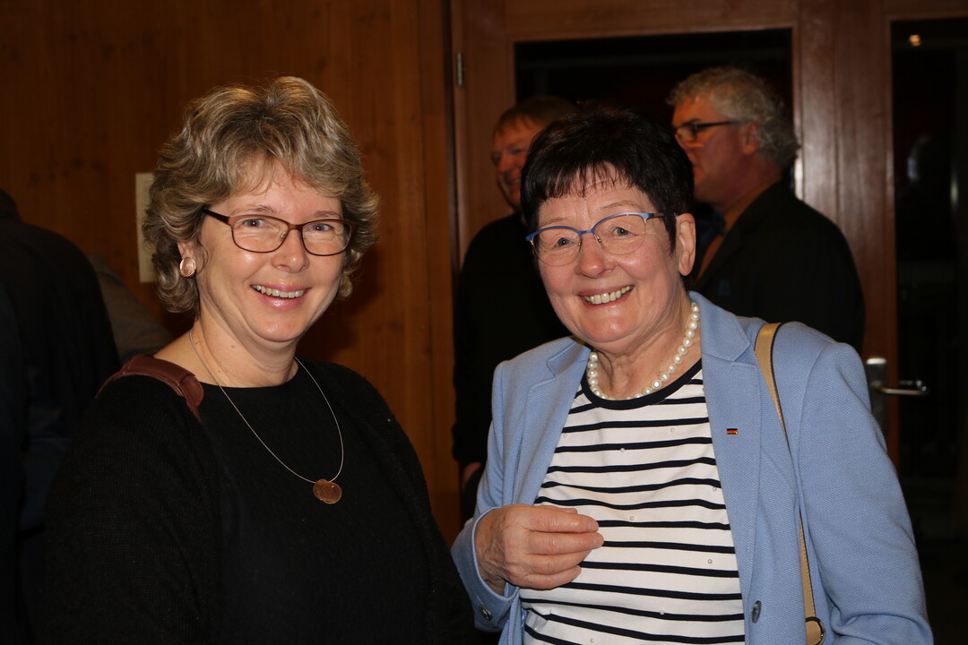 Die ehemalige Europaabgeordnete Elisabeth Jeggle mit LBV-Referentin Annette Herbster