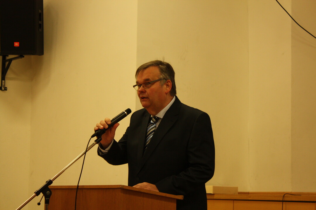 Kreisvorsitzender Herbert Kempf begr��te rund 160 Mitglieder und G�ste auf der Versammlung und machte auf Missst�nden und ungel�ste Probleme in der Agrarpolitik aufmerksam.