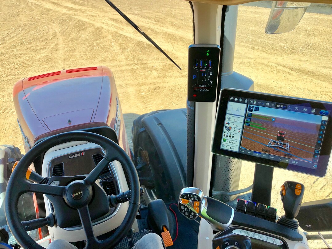 Die neue Kabine mit 3,6 m� Glasfl�che bietet dem Fahrer einen neugestalteten, gro�z�gigen und ergonomisch optimierten Arbeitsplatz.