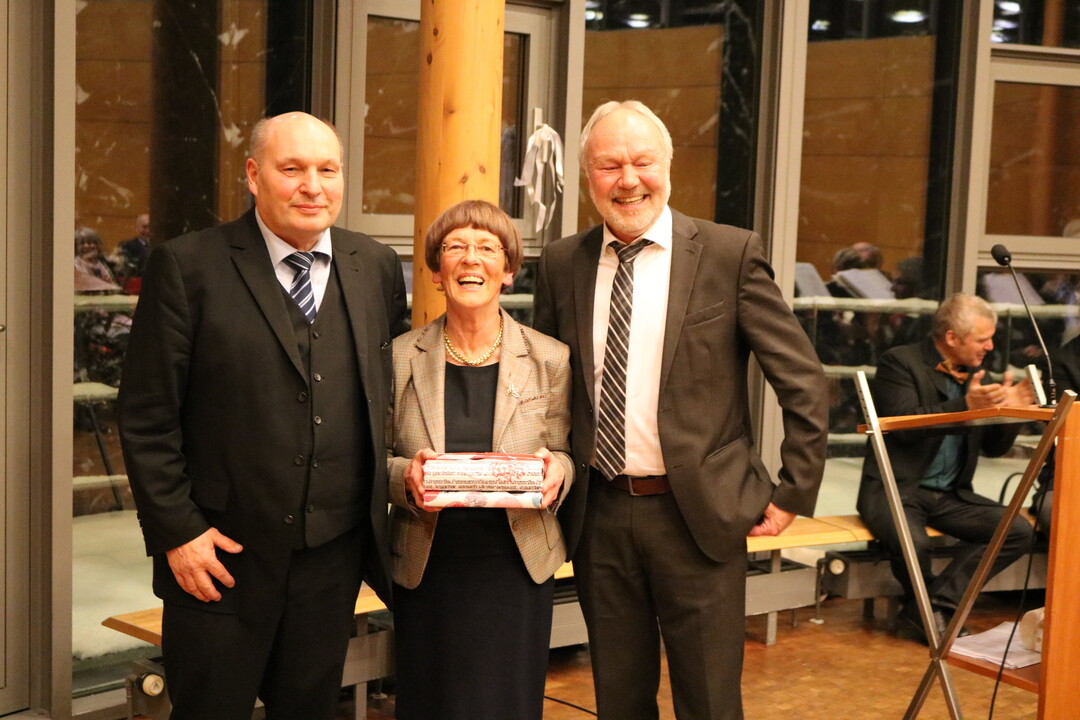 Brigitte Doldi mit ihren Berufskollegen Oke Sibbersen aus Schleswig-Holstein (l.) und Klaus Benthin aus Brandenburg.