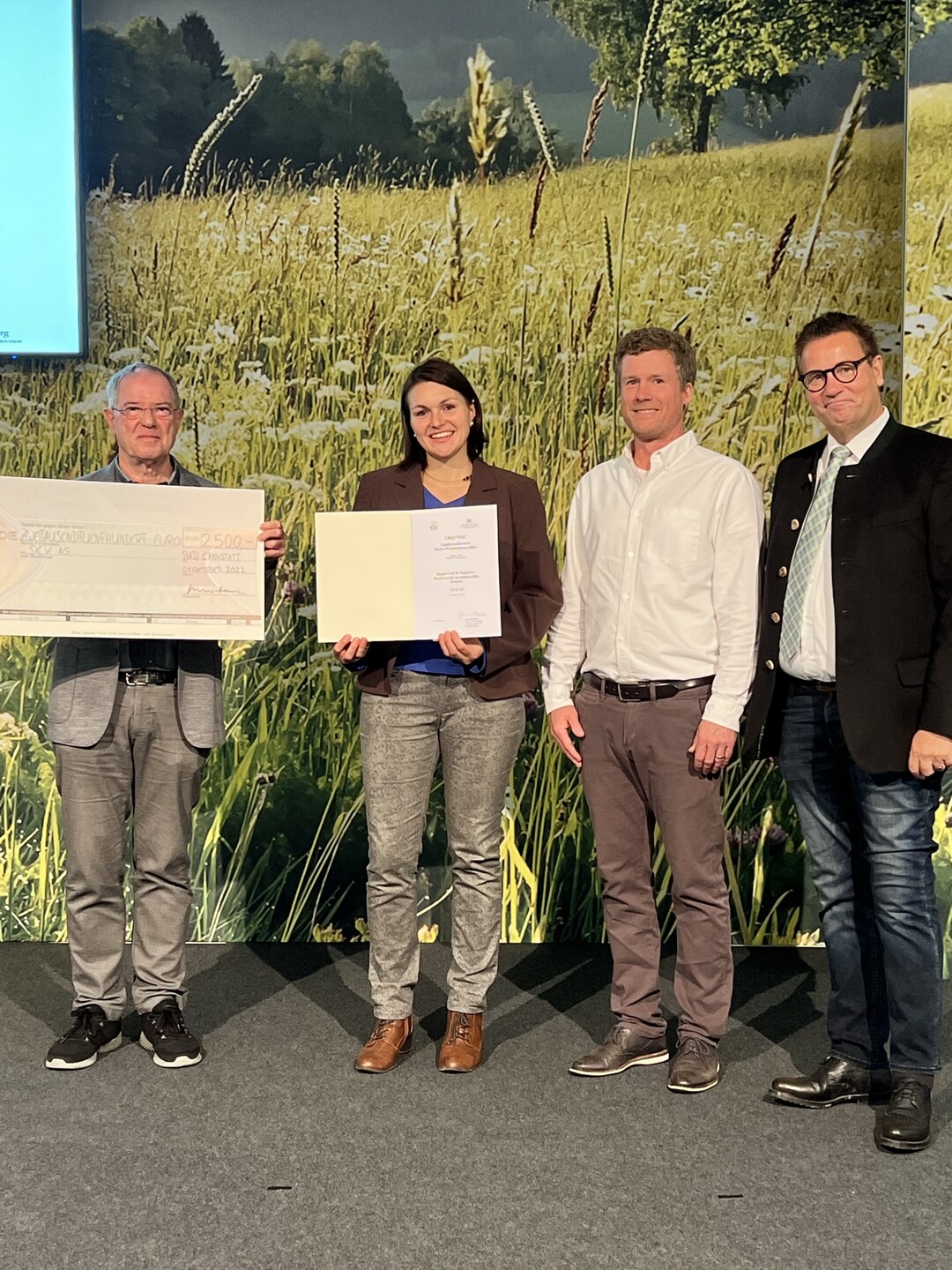 Preistr�ger des Wettbewerbs "BW bl�ht auf" mit Landwirtschaftsminister Peter Hauk.