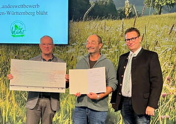 Preistr�ger des Wettbewerbs "BW bl�ht auf" mit Landwirtschaftsminister Peter Hauk.