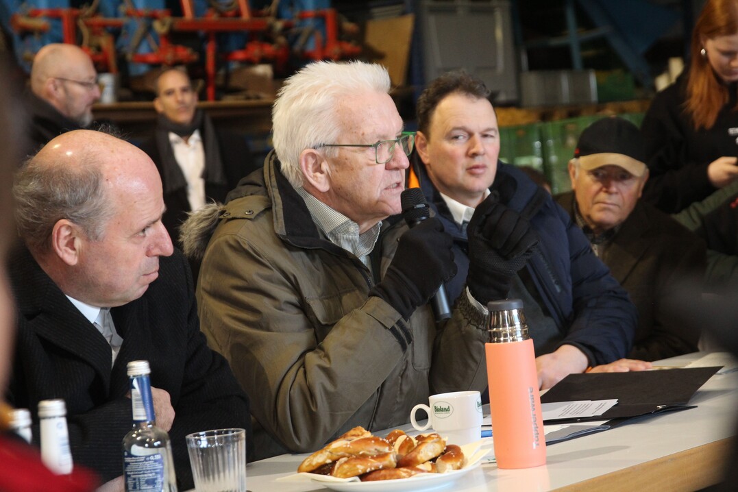 Der Ministerpräsident sagt, dass alle nach Bürokratieabbau rufen, aber jeder Einzelne auch etwas dazu beitragen kann.