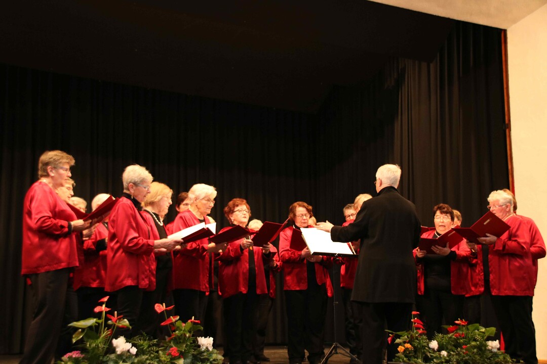 Traditionell wird die Bauernkundgebung auf dem Kalten Markt vom Chor der Landfrauen er�ffnet.