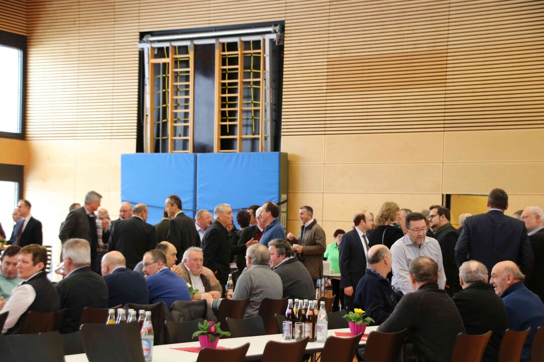 Der Bauerntag startet mit einem Fr�hst�ck. Das wird von den G�sten gerne angenommen, da es der perfekte Einstieg zu Gespr�chen ist.