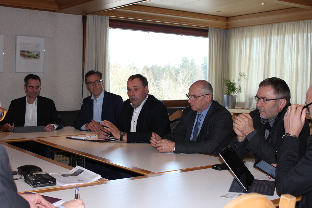 Juristisch vertreten und beraten wird die OOMV durch die Anwälte Hartmut Wollstadt (l.) Clemens Hüber (2.v.l.) aus München sowie Rainer Herschlein aus Stuttgart.