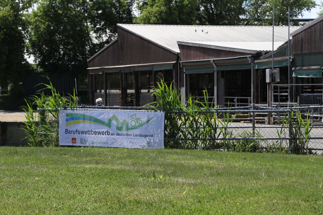Startschuss zum Finale des Berufswettbewerbs auf dem landwirtschaftlichen Betrieb in Dummerstorf.