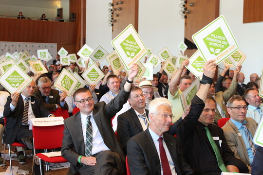 Die Delegierten des Landesbauernverbandes in Baden-Württemberg unterstützen voll die Aussage der Aktion „Pflanzen ernähren und schützen! Wir können das!“