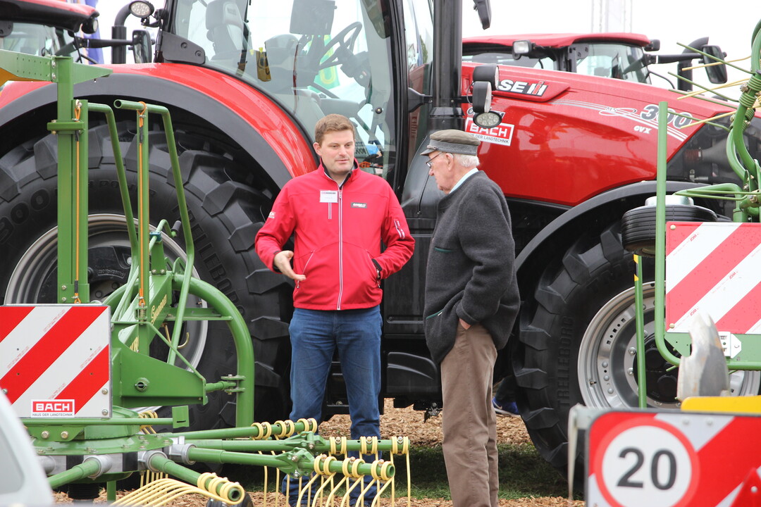 Schauen, prüfen, feilschen: Von der Messe versprechen sich Kunden und Händler gute Geschäfte.