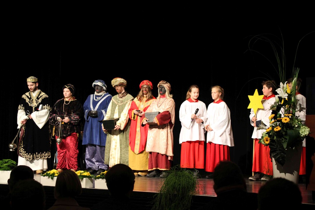 Zum Abschluss der Veranstaltung kamen die Sternsinger und �bermittelten Segensw�nsche an die G�ste.