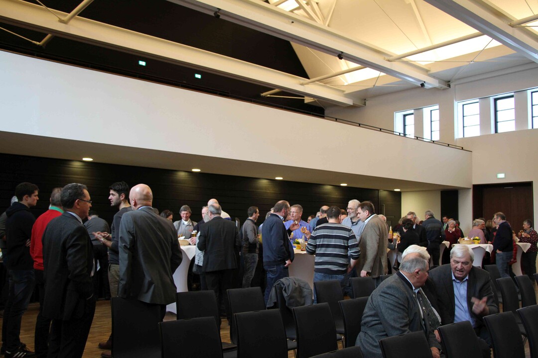 Der anschlie�ende Neujahrsempfang dient als Plattform f�r den Austausch.