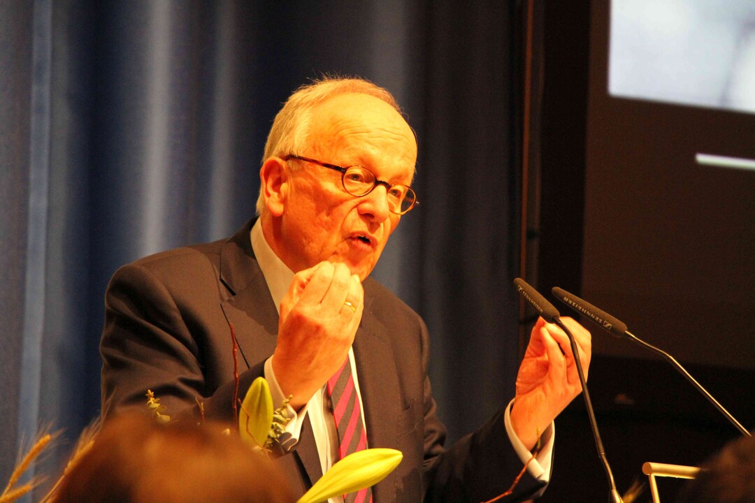 "Landwirtschaft mit Weitblick: Nachhaltigkeit stärken, Zielkonflikte lösen - gesellschaftliche Akzeptant fördern", heißt es in der Festansprache von Hermann Onko Aeikens.