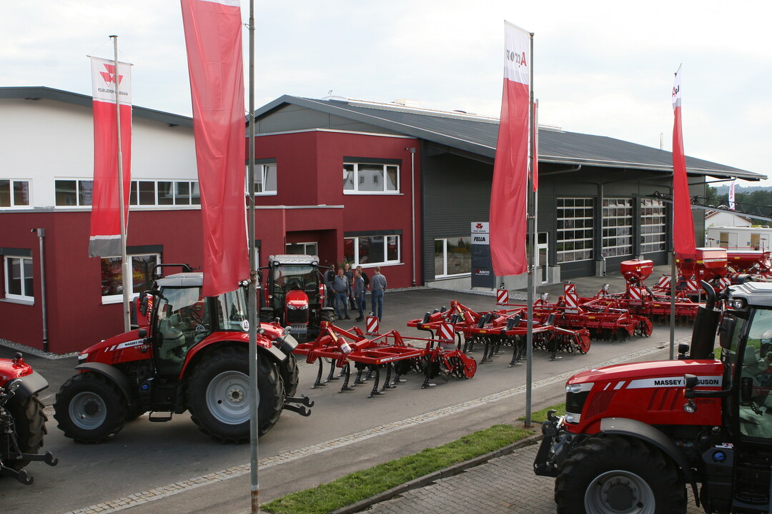 Am Standort Riedhausen im Landkreis Ravensburg ist binnen zehn Monaten ein modernes landtechnisches Service- und Vertriebszentrum entstanden.