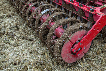 Blattfederwalzen sind relativ gut f�r tonige B�den und feuchtere Arbeitsbedingungen geeignet. 