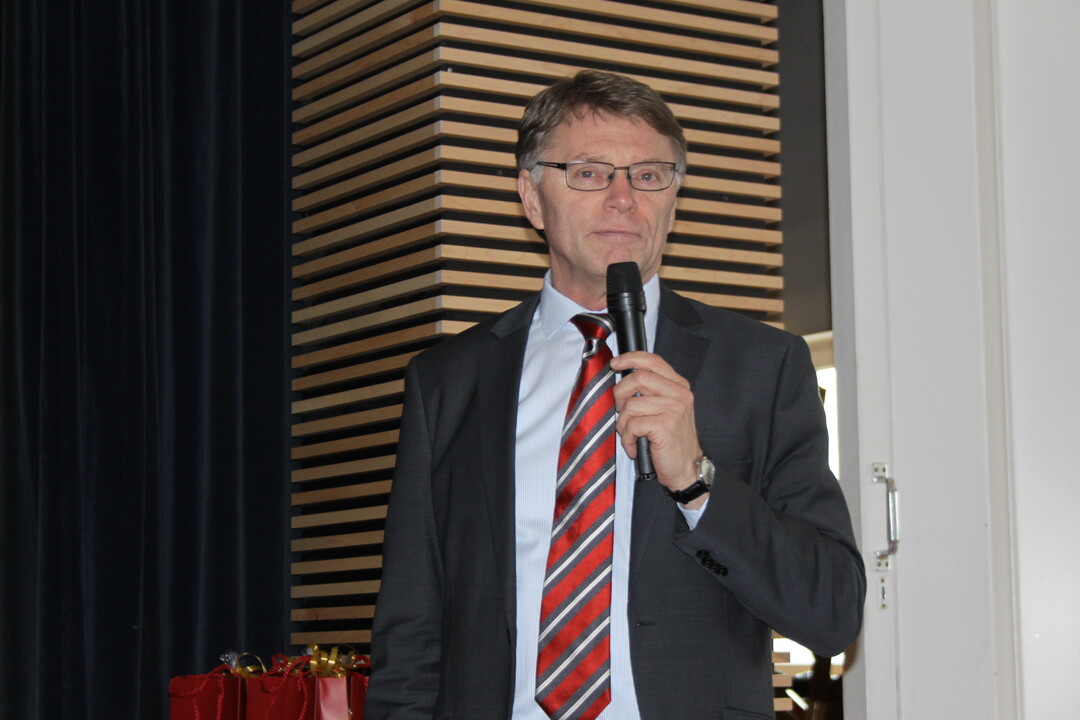 "Das Kraftfutter verdr�ngt das Grundfutter, erh�ht die Milchmenge", erl�uterte Dr. Martin Pries von der Landwirtschaftskammer Nordrhein-Westfalen.