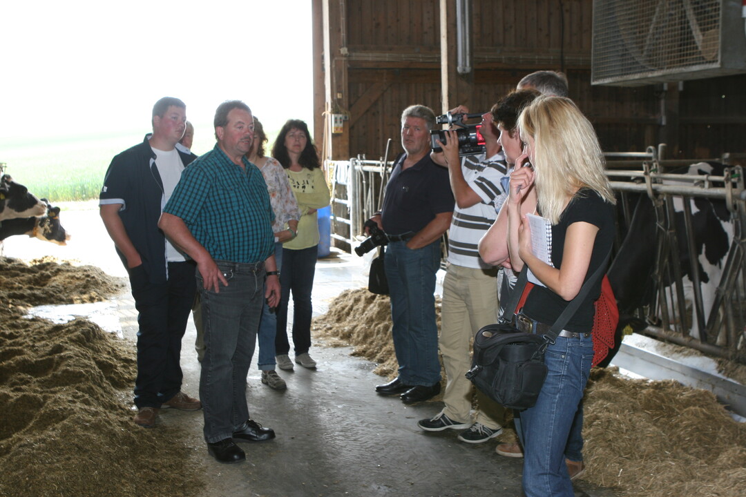 Stallrundgang mit den Medienvertretern.