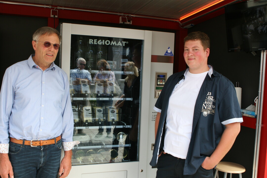 Maximilian Egle freut sich über den großen Zuspruch des Regiomats bei den Verbrauchern.