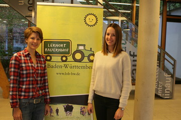 Die Ansprechpartnerinnen der Zentralen Koordinierungsstelle �Lernort Bauernhof�: Janina B�hlemann (r.) und Regina Steinhauser (l.).