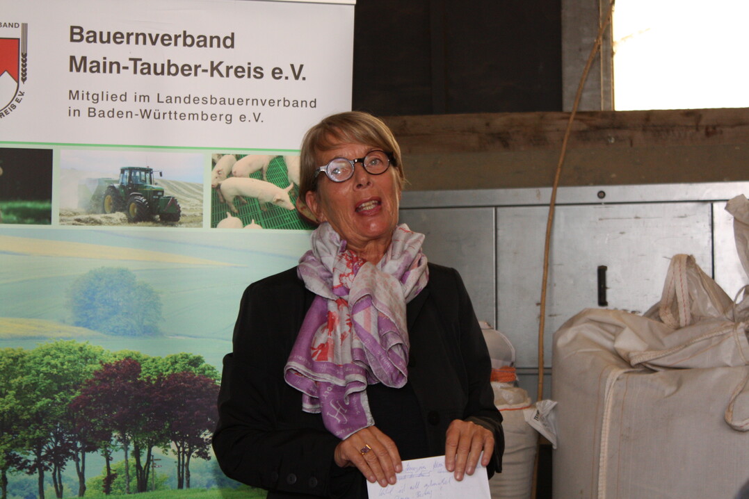 Gemeinsamkeiten zwischen Politikern und Landwirten stellt die Grünen-Abgeordnete Charlotte Schneidewind-Hartnagel fest.